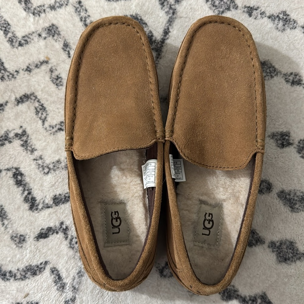 UGG Men's Ascot slipper